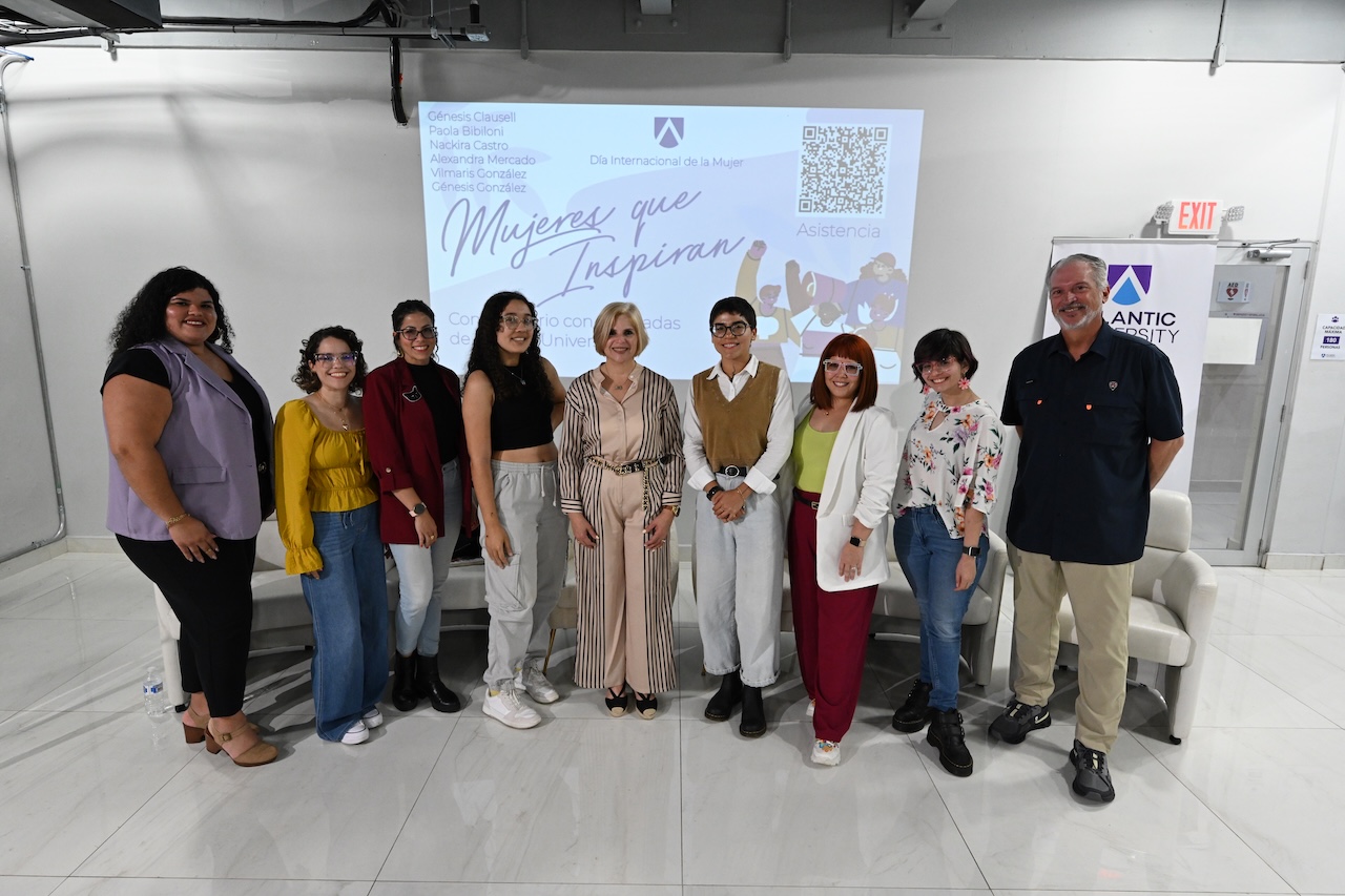2026 03 Convestatorio Dia Mujer – DSC_6840 Egresadas de Atlantic University participantes del conversatorio.